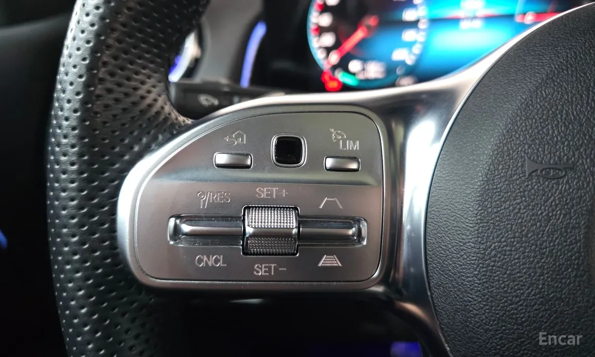 Mercedes-Benz EQB 2022 EQB300 4MATIC AMG Line