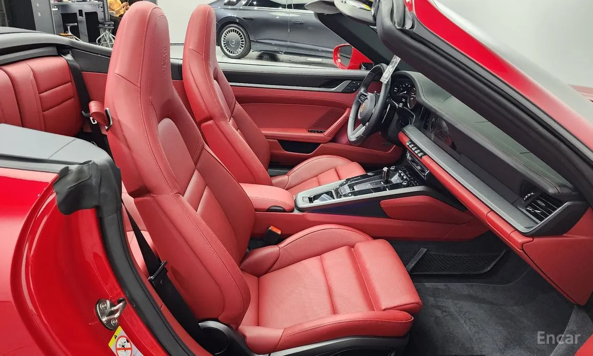 Porsche 911 2019 Carrera 4 Cabriolet