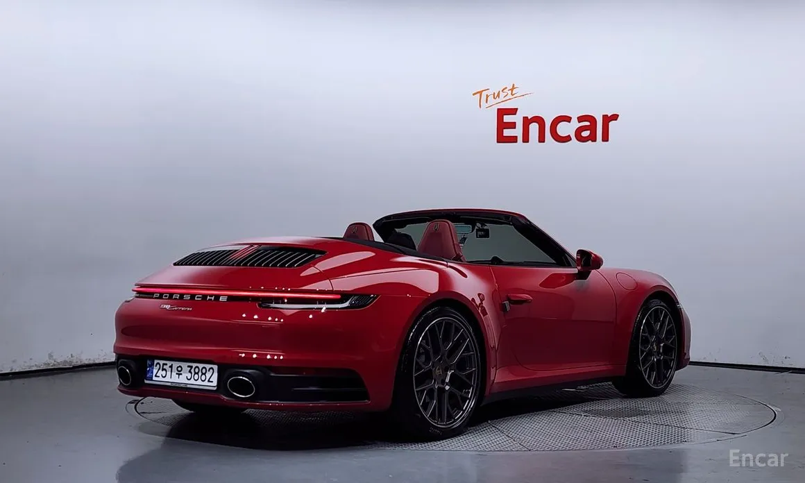 Porsche 911 2019 Carrera 4 Cabriolet