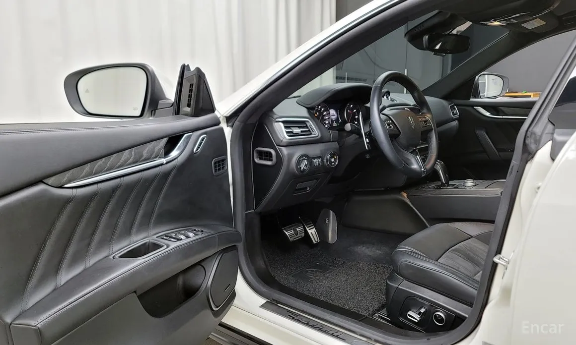 Maserati Ghibli 2013 2.0 Fragment Edition