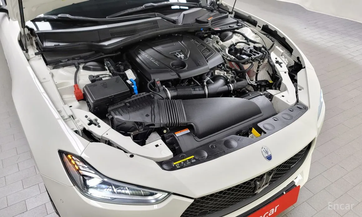 Maserati Ghibli 2013 2.0 Fragment Edition