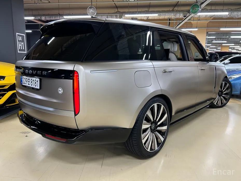 Land Rover Range Rover 2022 P530 SV Long Wheel Base
