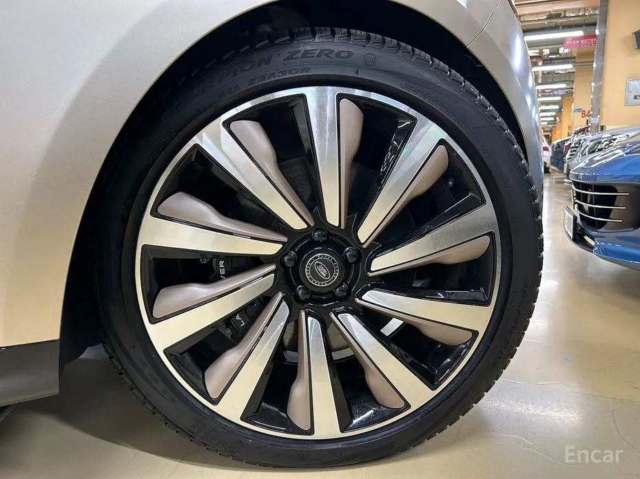 Land Rover Range Rover 2022 P530 SV Long Wheel Base
