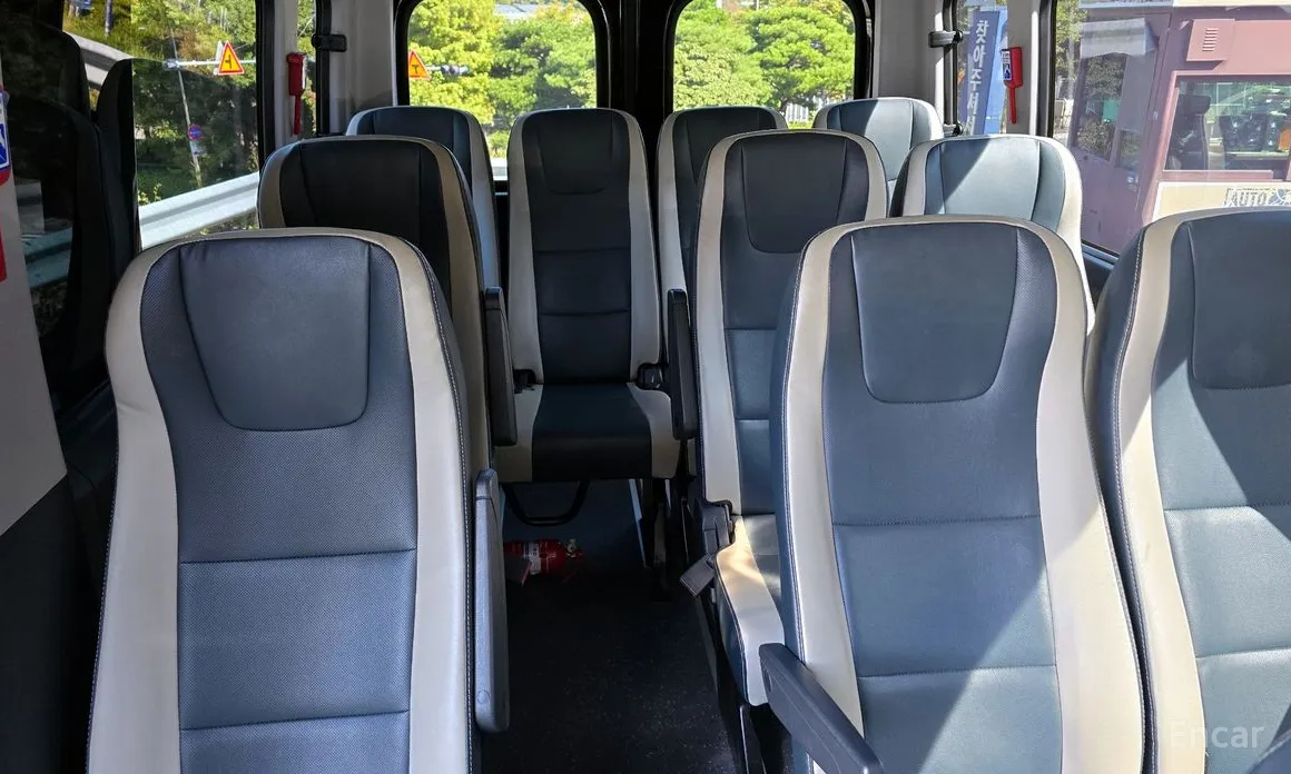 Hyundai Solati 2015 15-seater