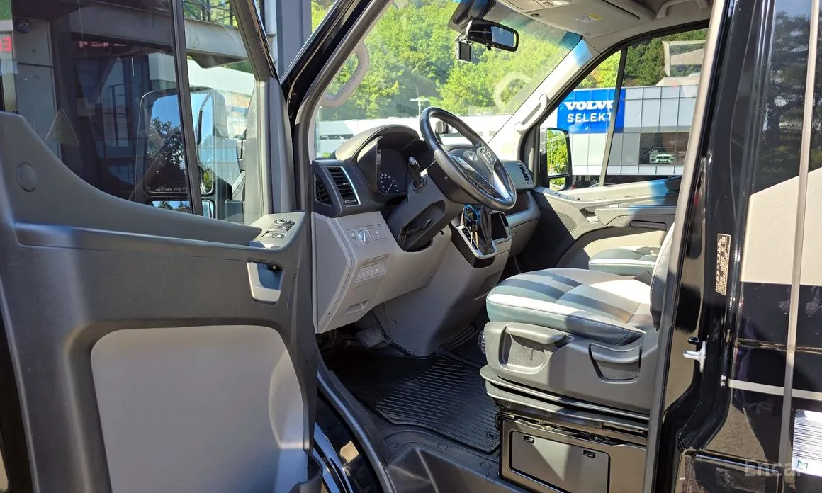 Hyundai Solati 2015 15-seater