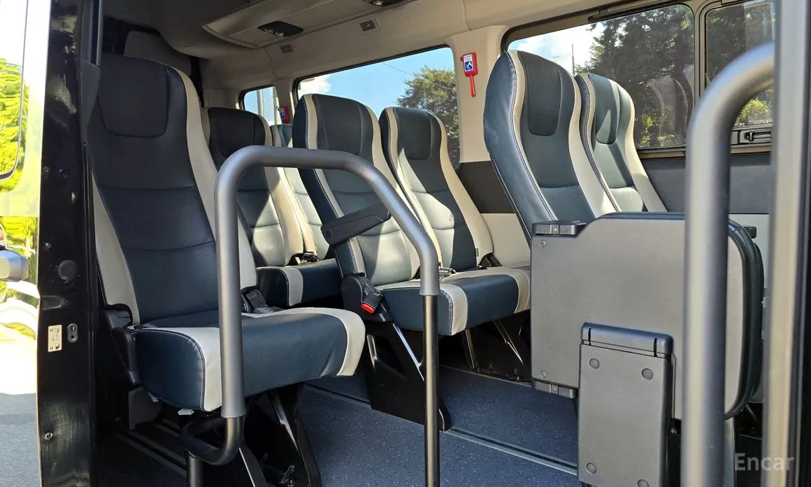 Hyundai Solati 2015 15-seater