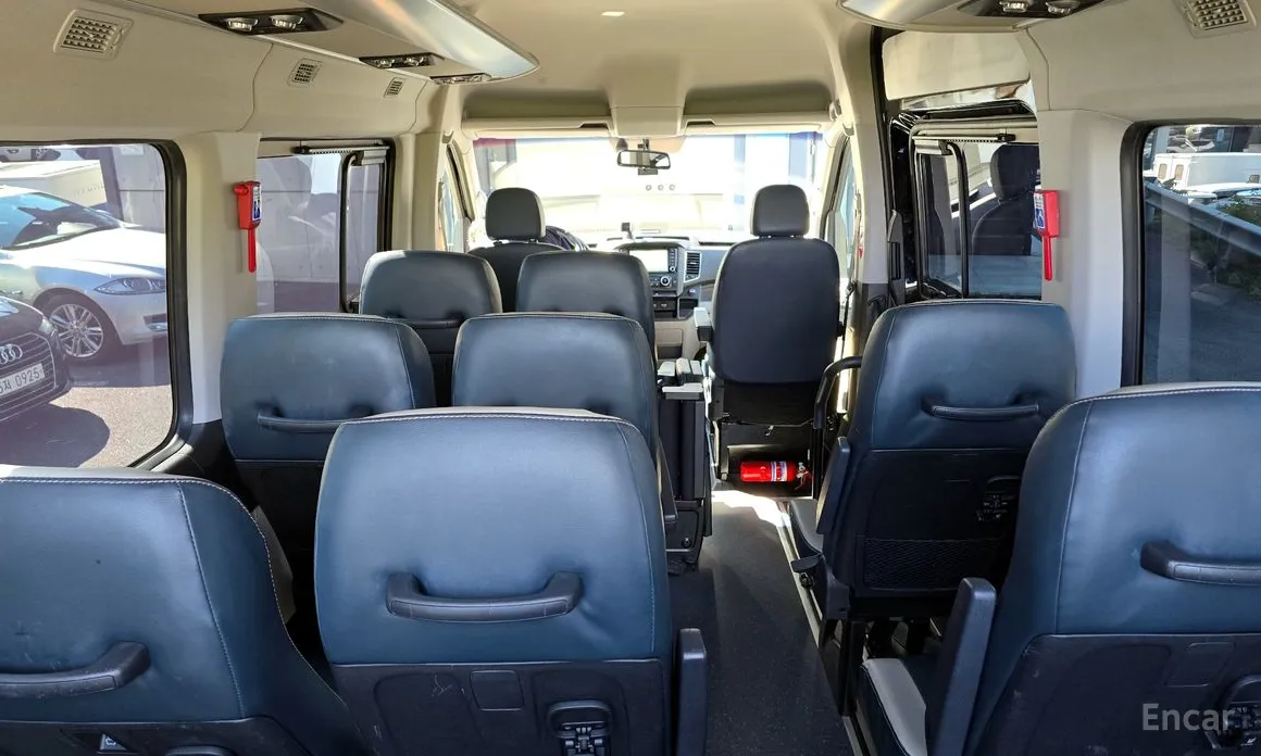 Hyundai Solati 2015 15-seater