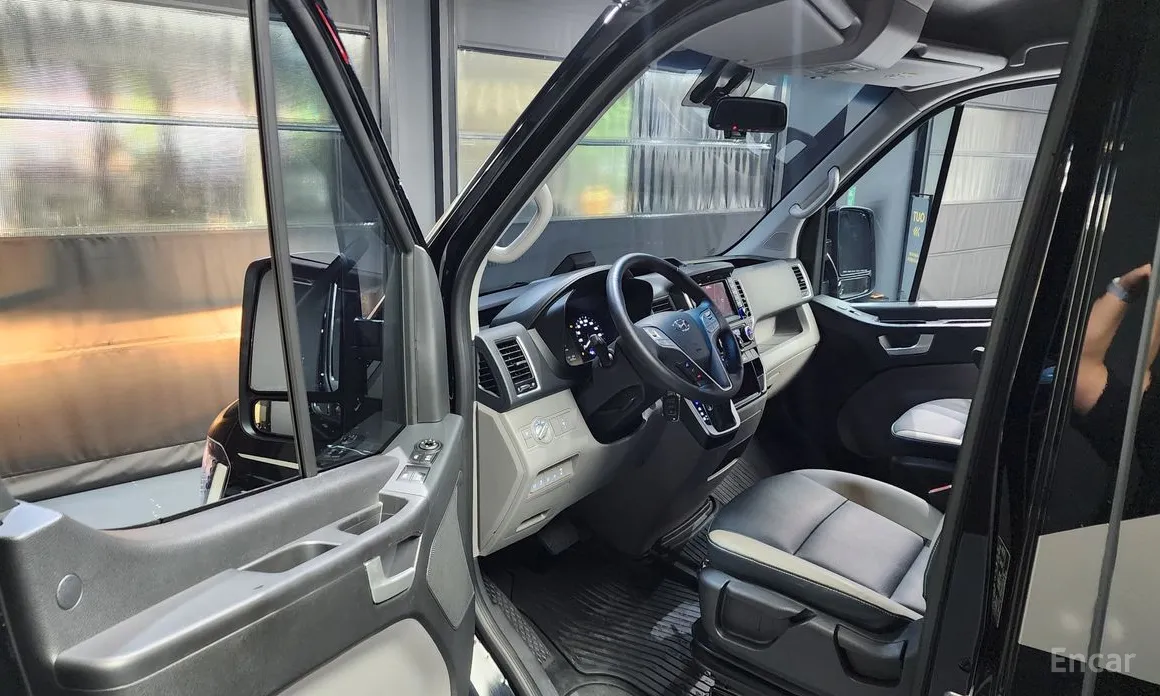 Hyundai Solati 2015 15-seater