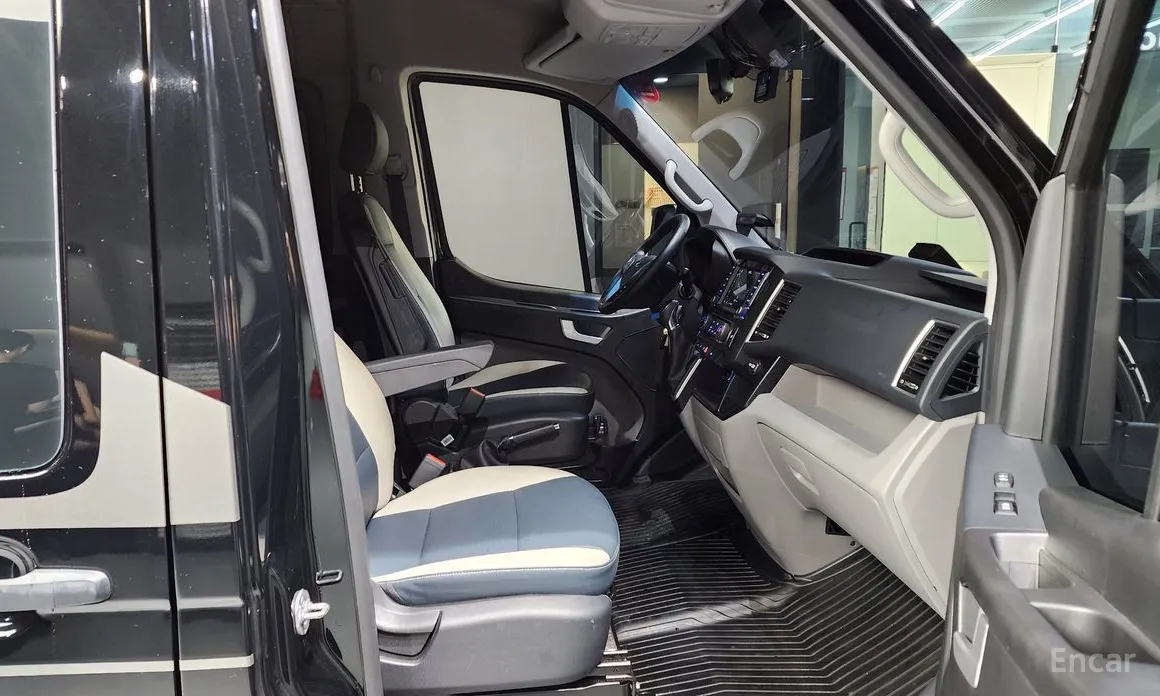 Hyundai Solati 2015 15-seater