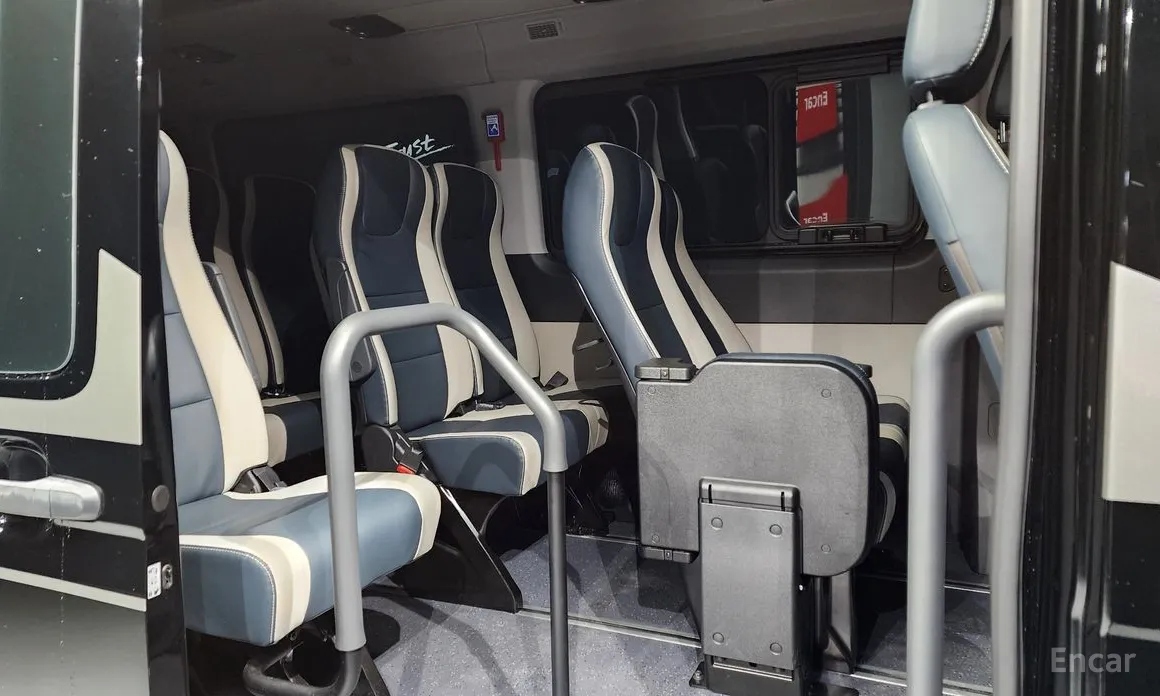 Hyundai Solati 2015 15-seater