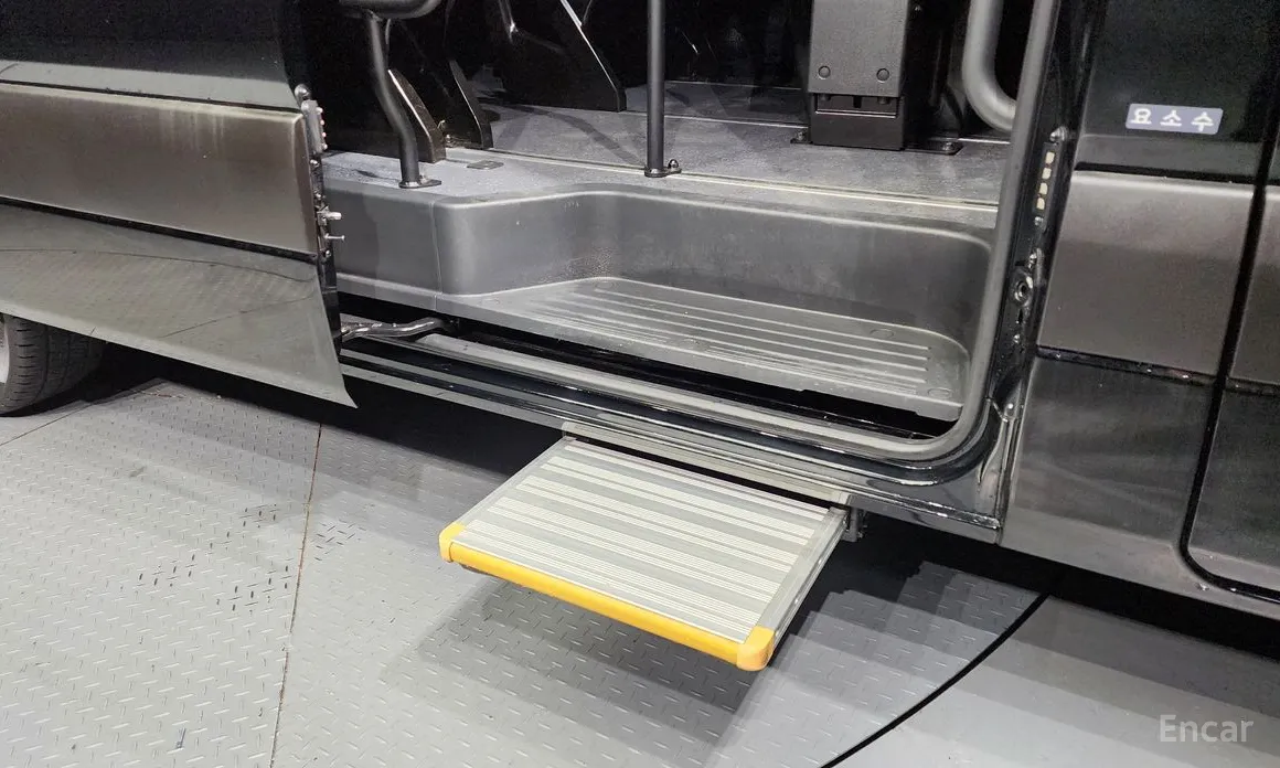 Hyundai Solati 2015 15-seater