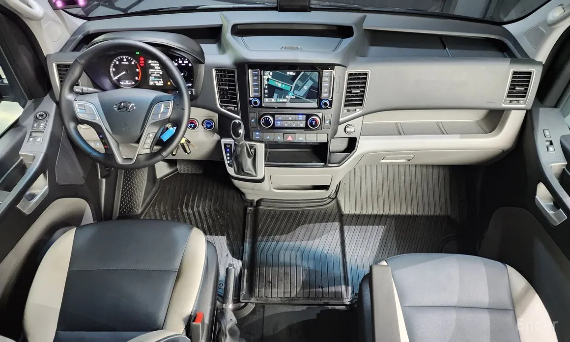 Hyundai Solati 2015 15-seater