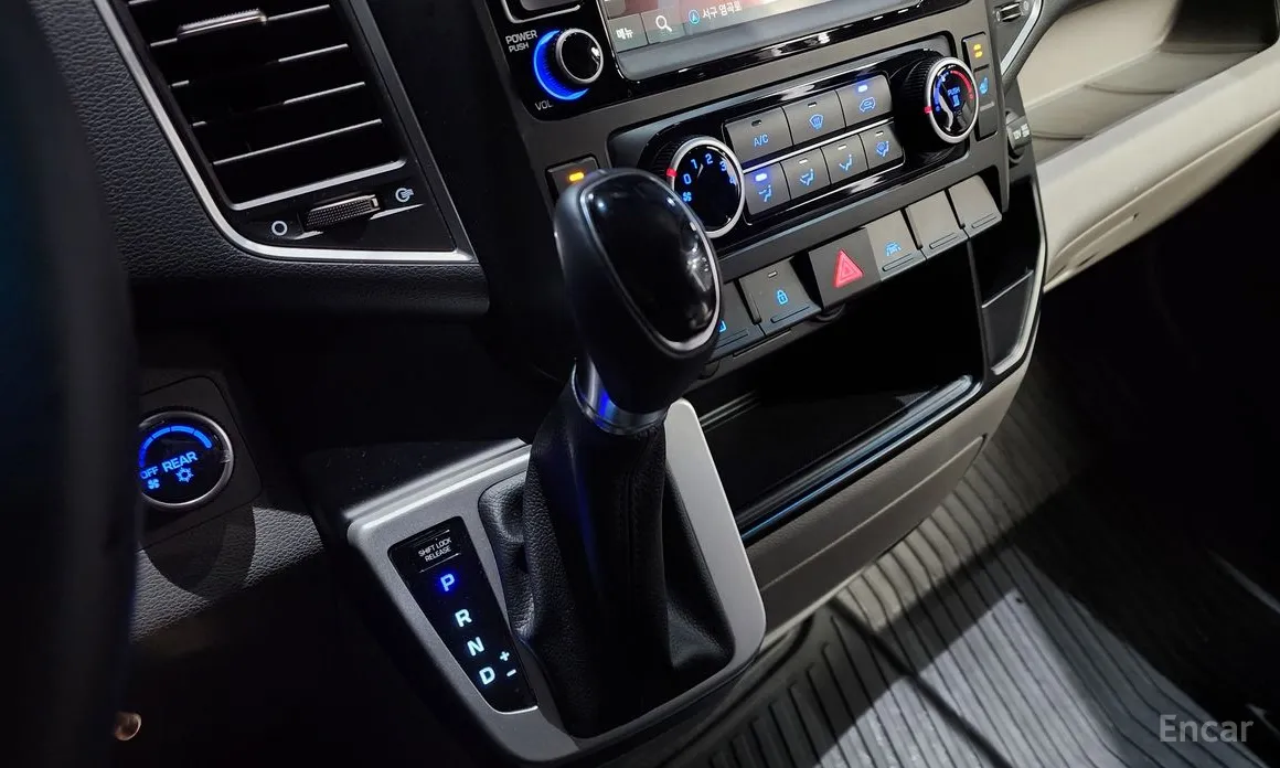 Hyundai Solati 2015 15-seater