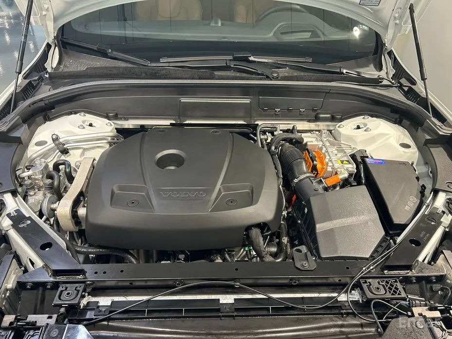 Volvo XC60 2017 T8 Ultra Bright