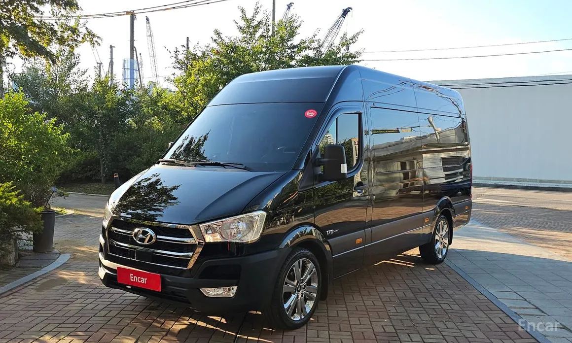 Hyundai Solati 2015 16-seater