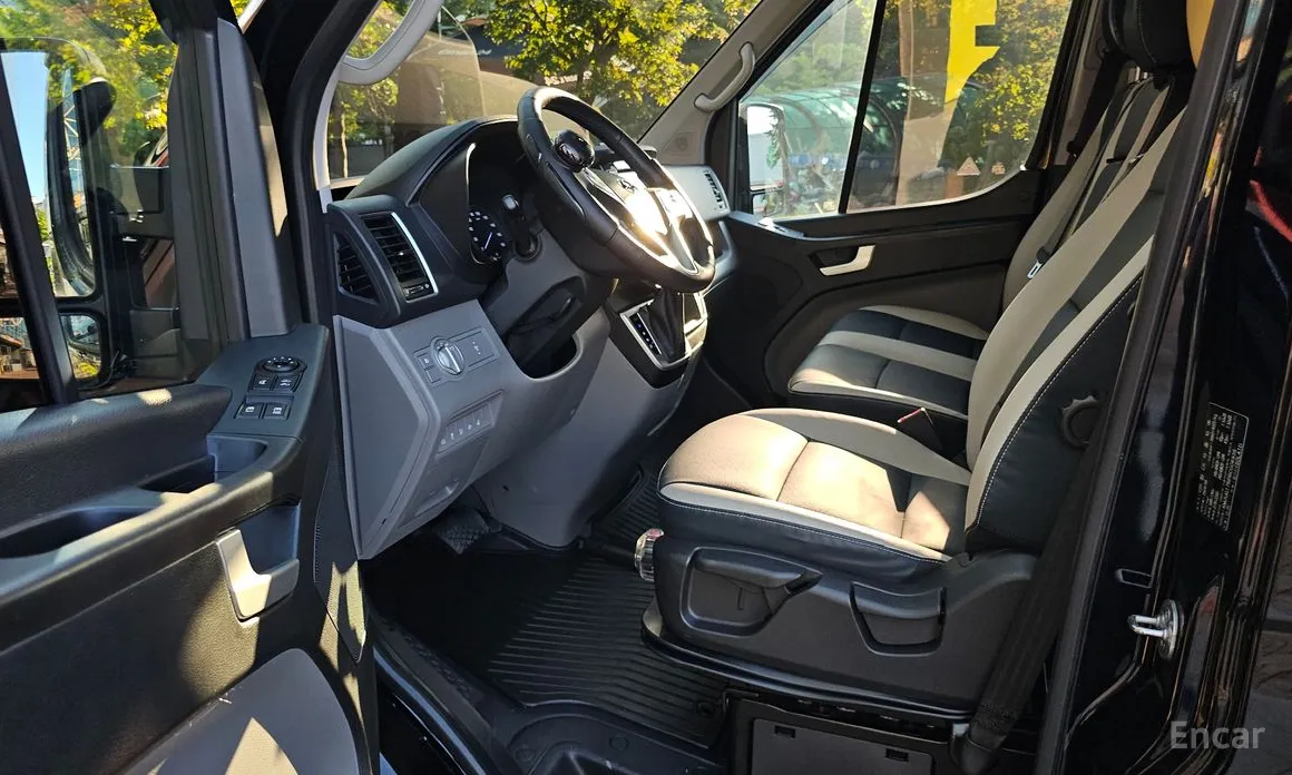 Hyundai Solati 2015 16-seater