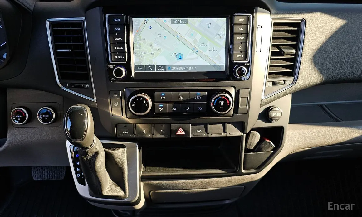 Hyundai Solati 2015 16-seater