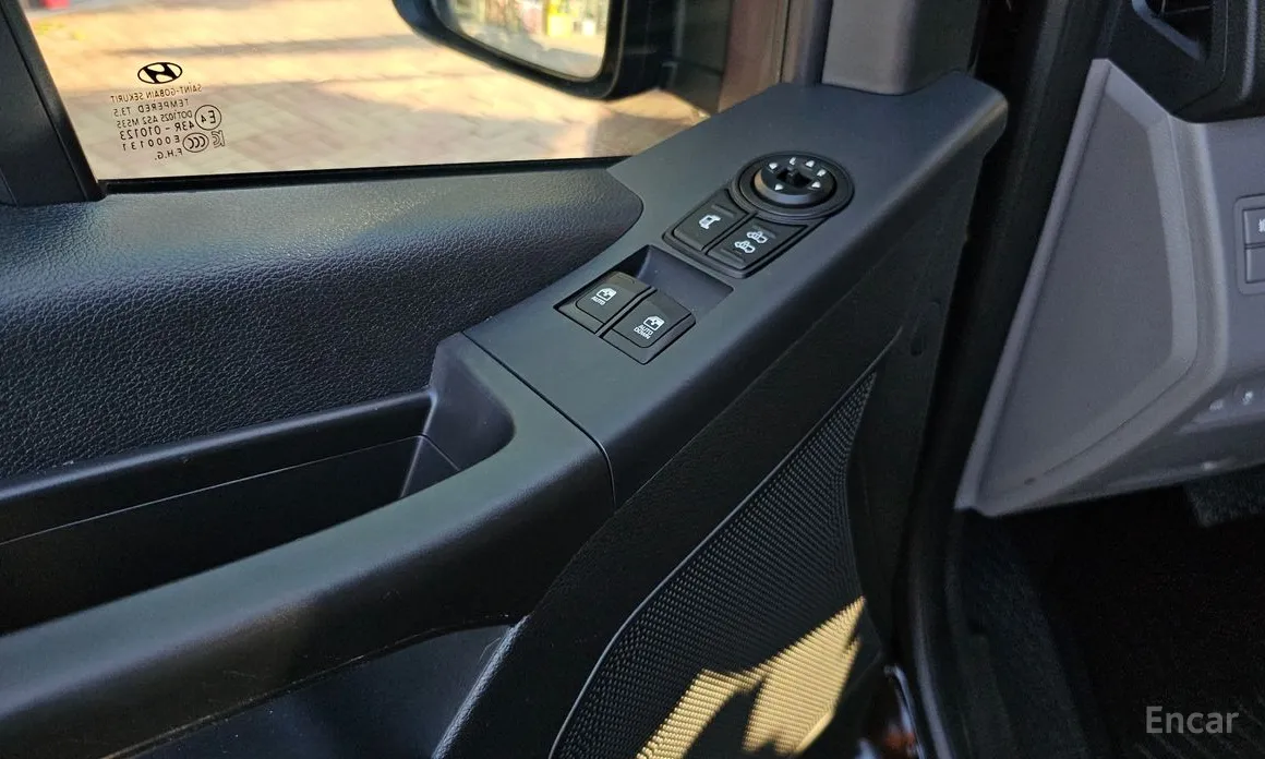 Hyundai Solati 2015 16-seater