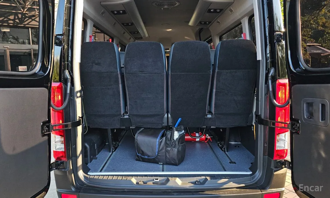 Hyundai Solati 2015 16-seater