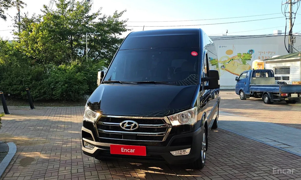 Hyundai Solati 2015 16-seater