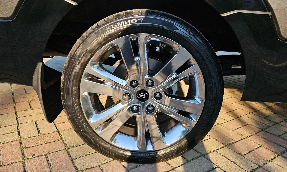 Hyundai Solati 2015 16-seater