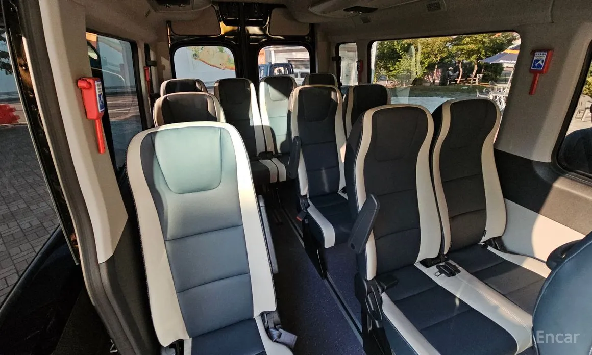 Hyundai Solati 2015 16-seater