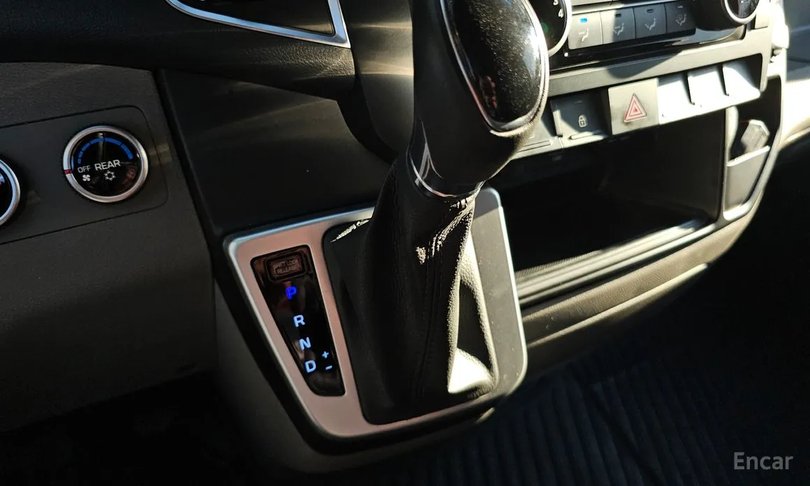 Hyundai Solati 2015 16-seater