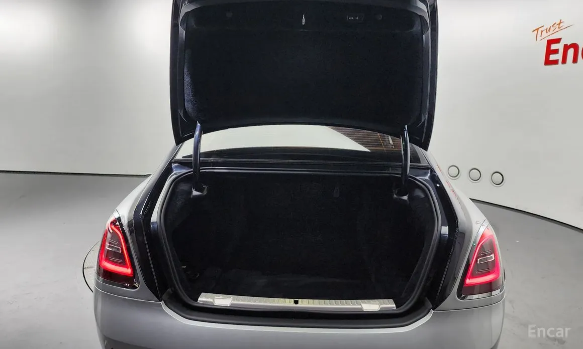 Rolls-Royce Ghost 2020 6.7 EWB V12