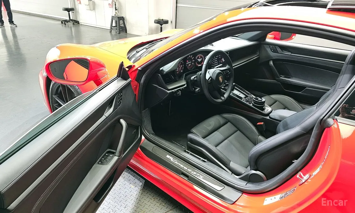 Porsche 911 2019 Carrera 4 GTS