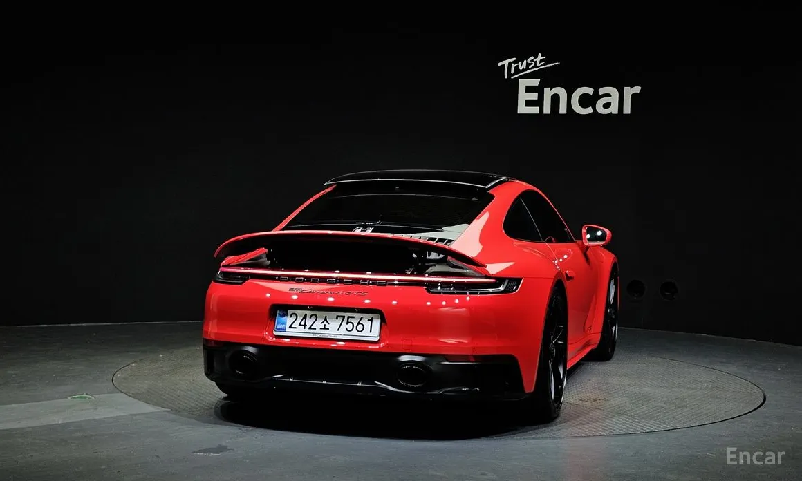 Porsche 911 2019 Carrera 4 GTS