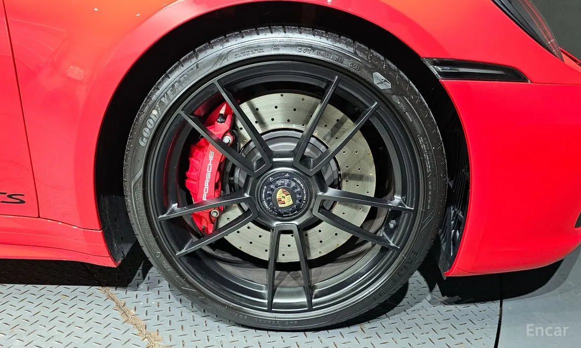 Porsche 911 2019 Carrera 4 GTS