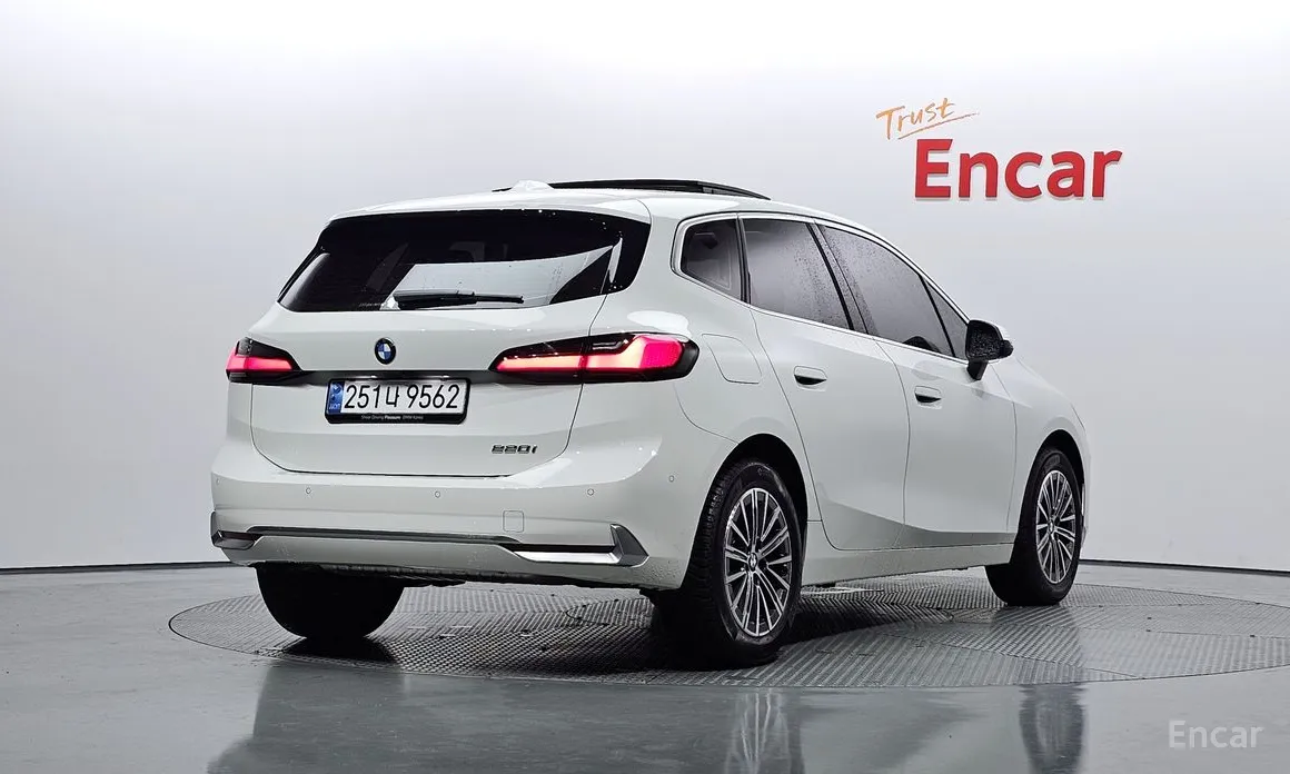 BMW 2 Series 2022 220i Luxury