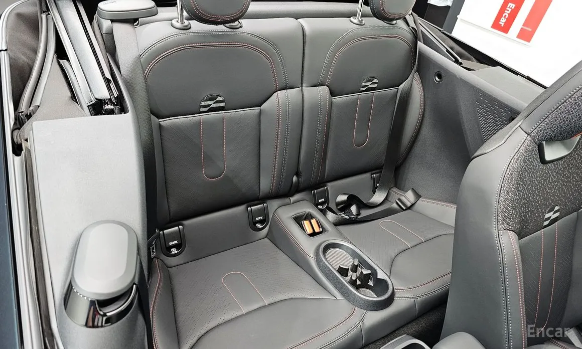 Mini Cooper Convertible 2025 JCW