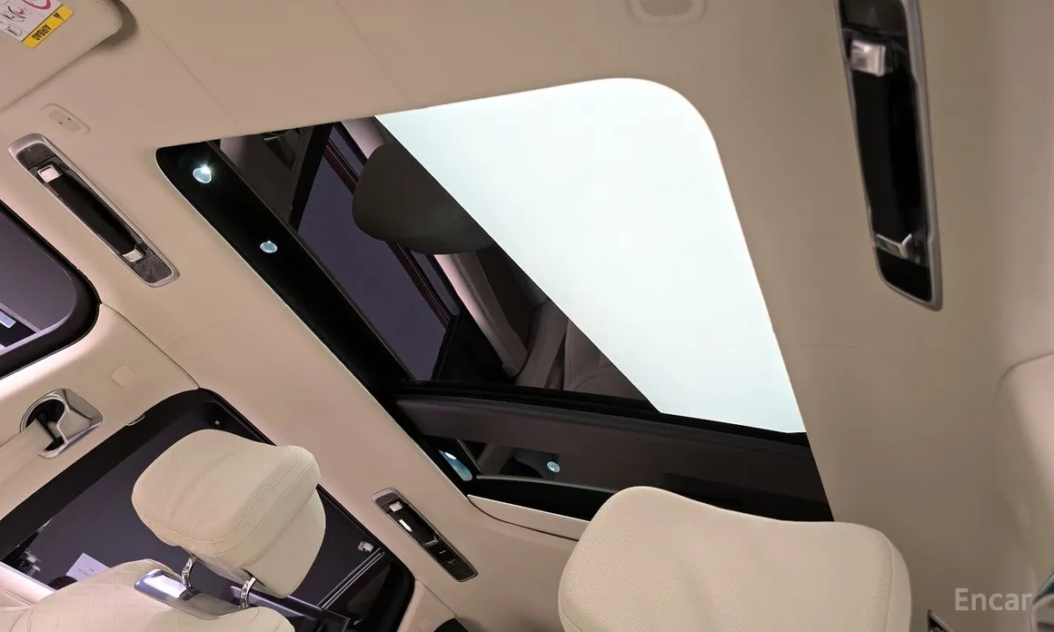 Land Rover Range Rover 2022 P615 SV LWB