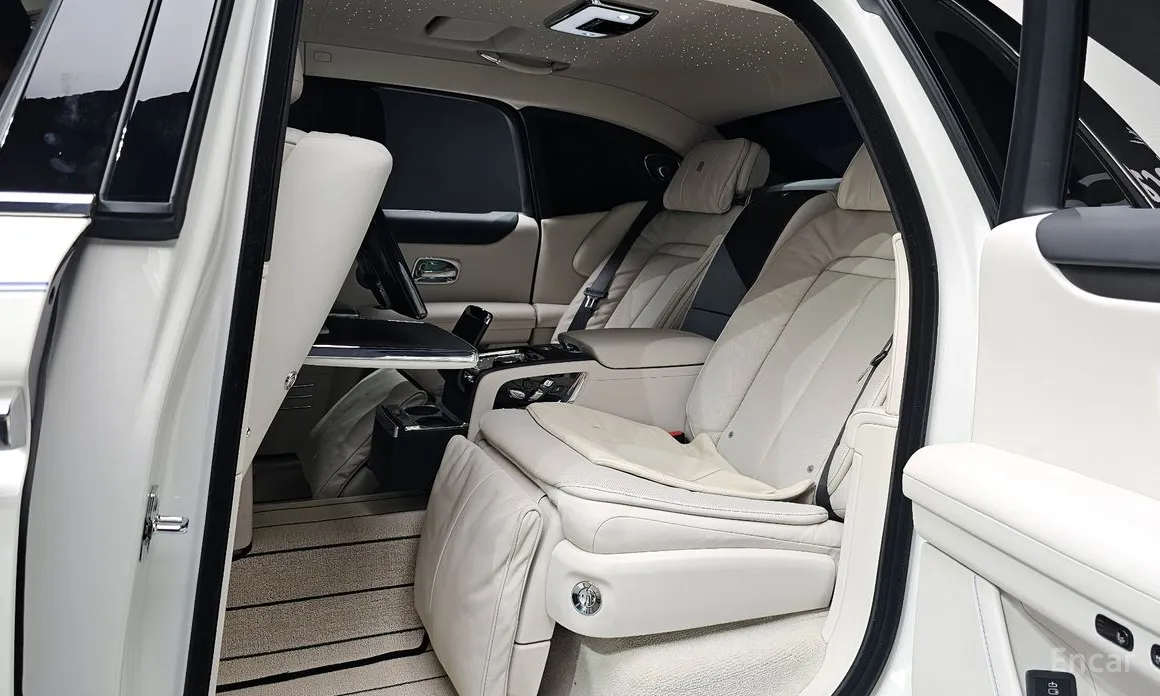 Rolls-Royce Ghost 2020 6.7 EWB V12