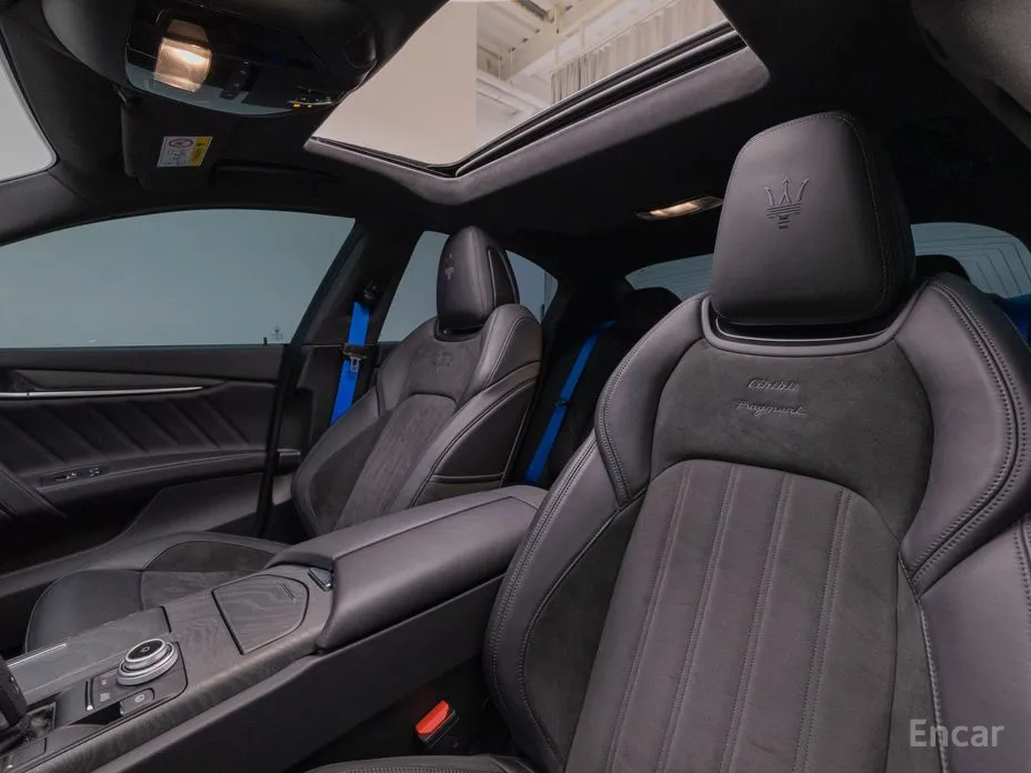 Maserati Ghibli 2013 2.0 Fragment Edition