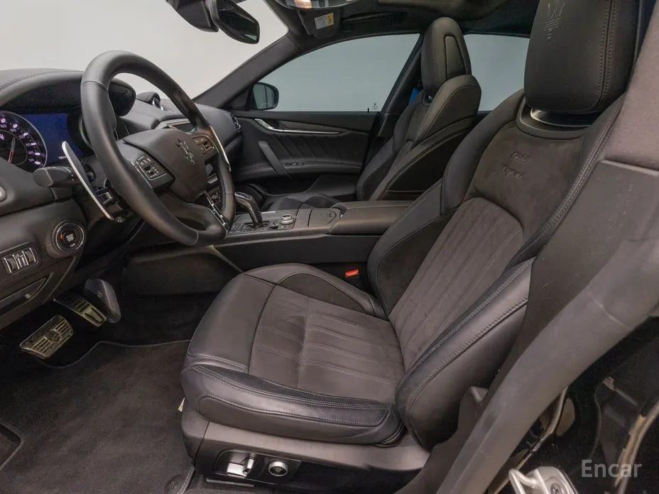 Maserati Ghibli 2013 2.0 Fragment Edition