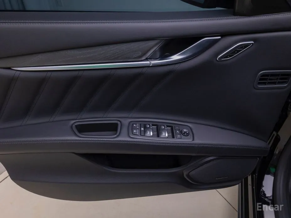 Maserati Ghibli 2013 2.0 Fragment Edition