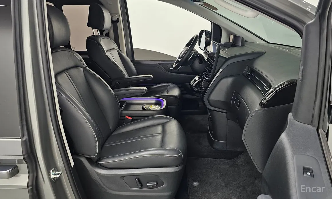 Hyundai Staria 2021 L3.5 Lounge 7-Seater