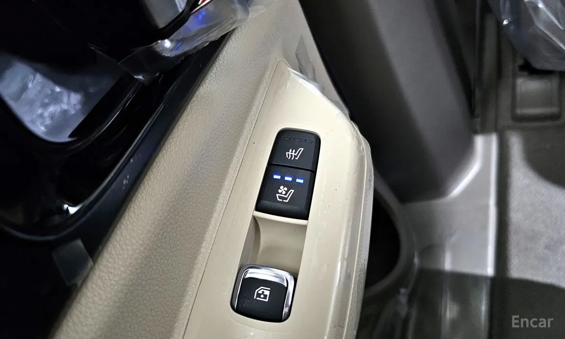 Kia Carnival 2023 HEV 9-Seater Hi-Limousine (Special vehicle)