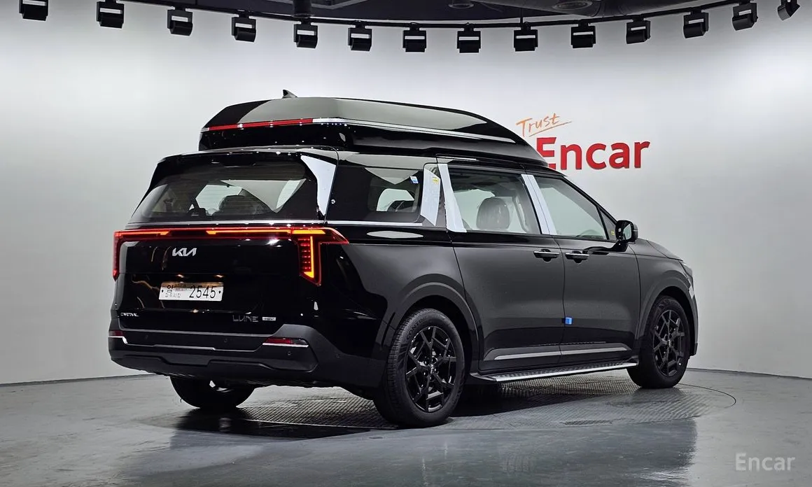 Kia Carnival 2023 HEV 9-Seater Hi-Limousine (Special vehicle)