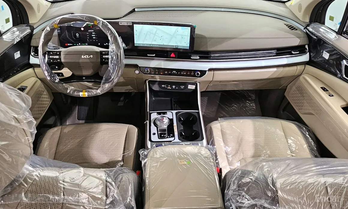 Kia Carnival 2023 HEV 9-Seater Hi-Limousine (Special vehicle)