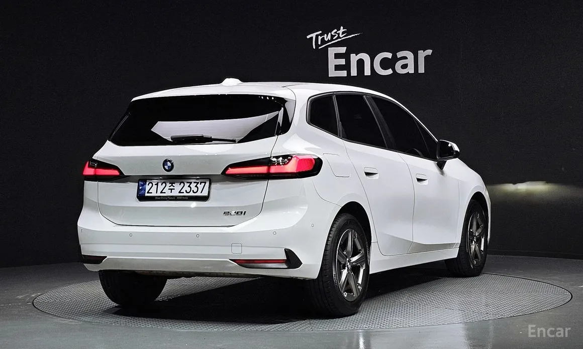 BMW 2 Series 2022 220i Advantage