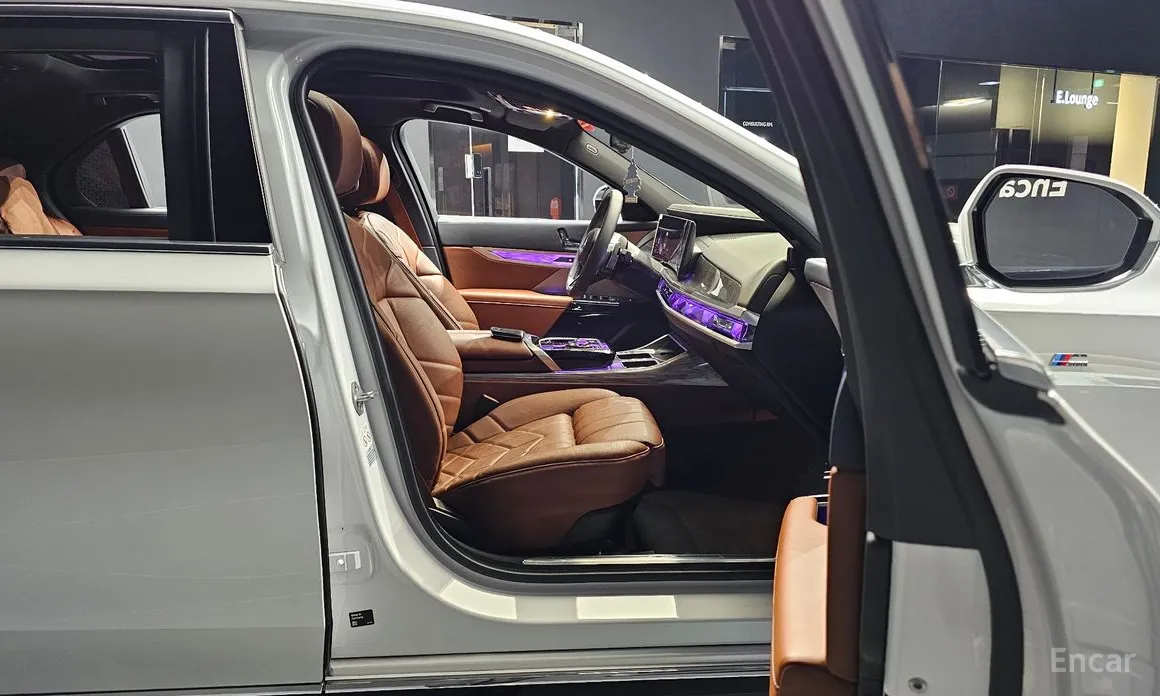 BMW 7 Series 2022 740i xDrive M Sport