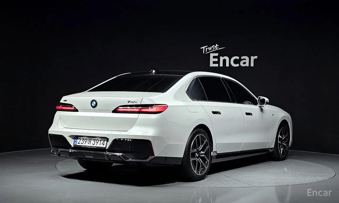 BMW 7 Series 2022 740i xDrive M Sport