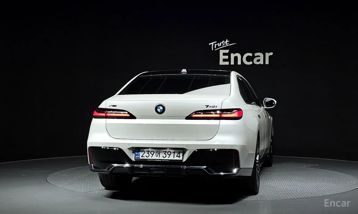 BMW 7 Series 2022 740i xDrive M Sport