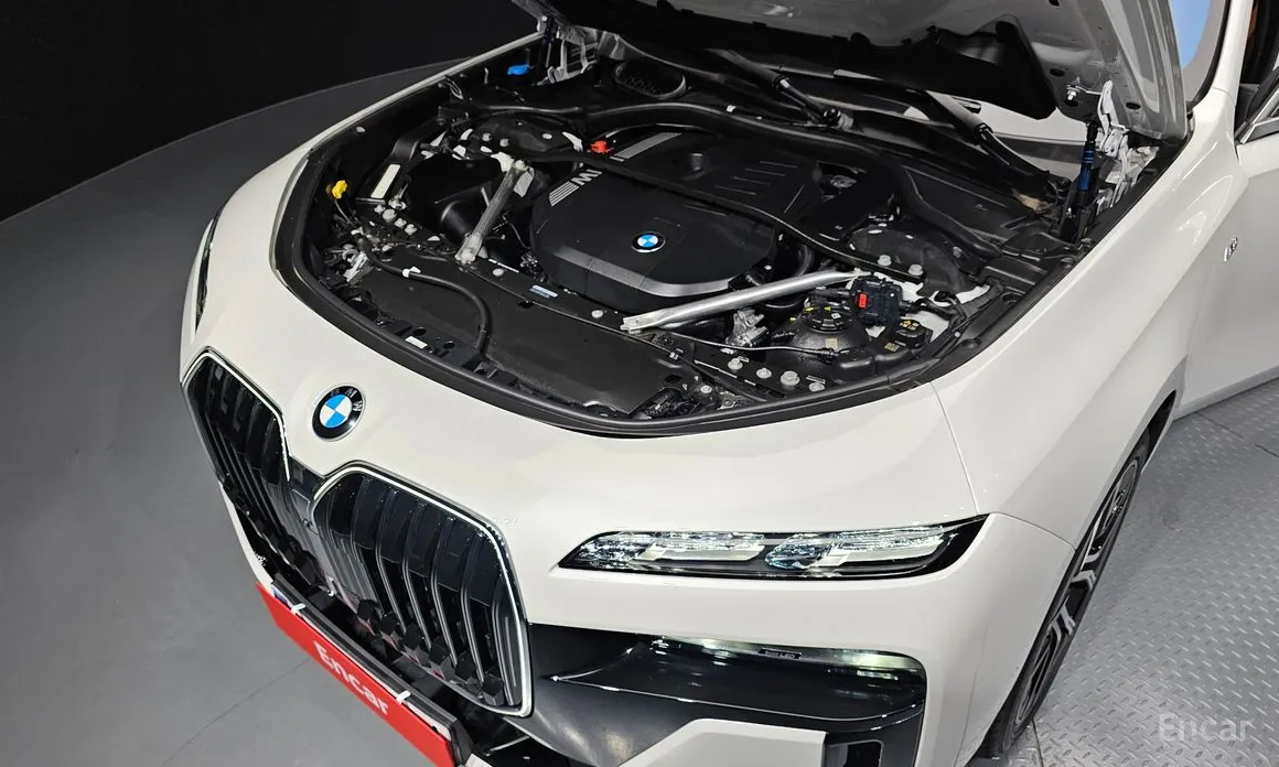 BMW 7 Series 2022 740i xDrive M Sport