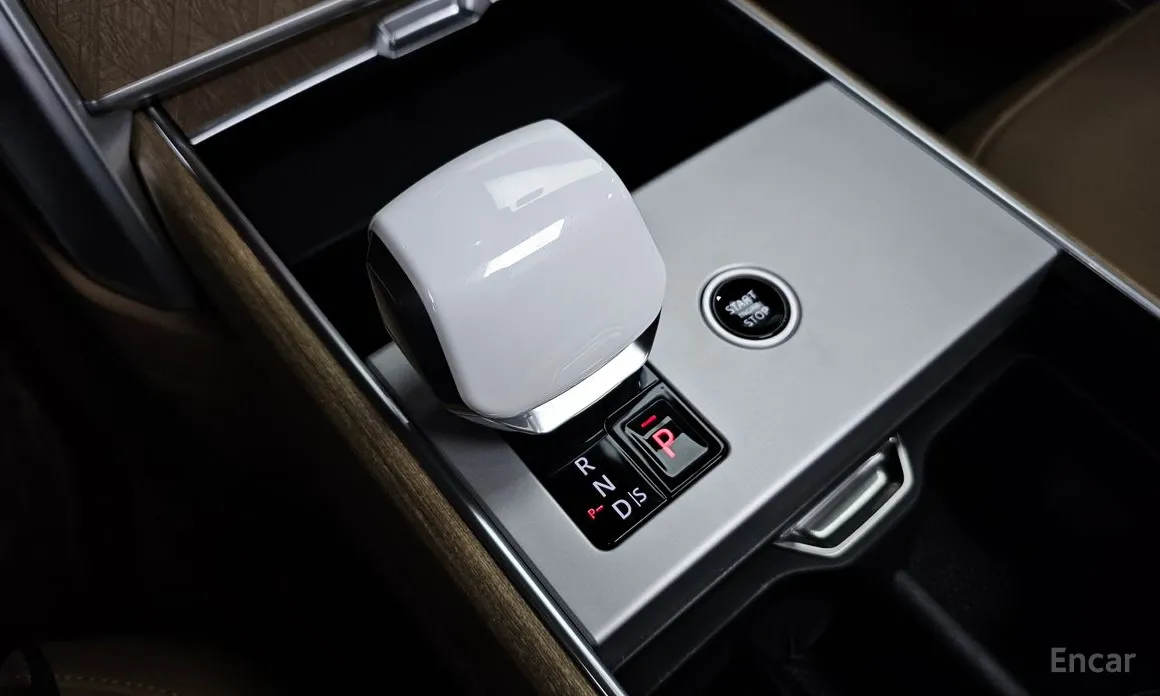 Land Rover Range Rover 2022 P615 SV LWB