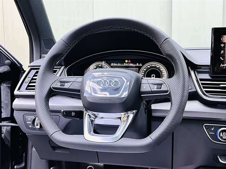 Audi Q5L 2025 2025款 45周年典藏版 45 TFSI 豪华动感型