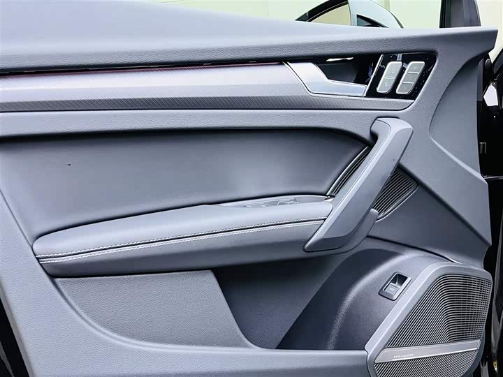 Audi Q5L 2025 2025款 45周年典藏版 45 TFSI 豪华动感型